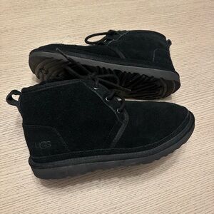 UGG Men's Black Neumel Leather Chukka Boots Size 6 / women’s size 7.5 / 8